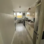 1 Zimmer In Einer 2 Zimmer Wohnung Zu Vermieten Wg Anfragen Bitte Nur Von Frauen